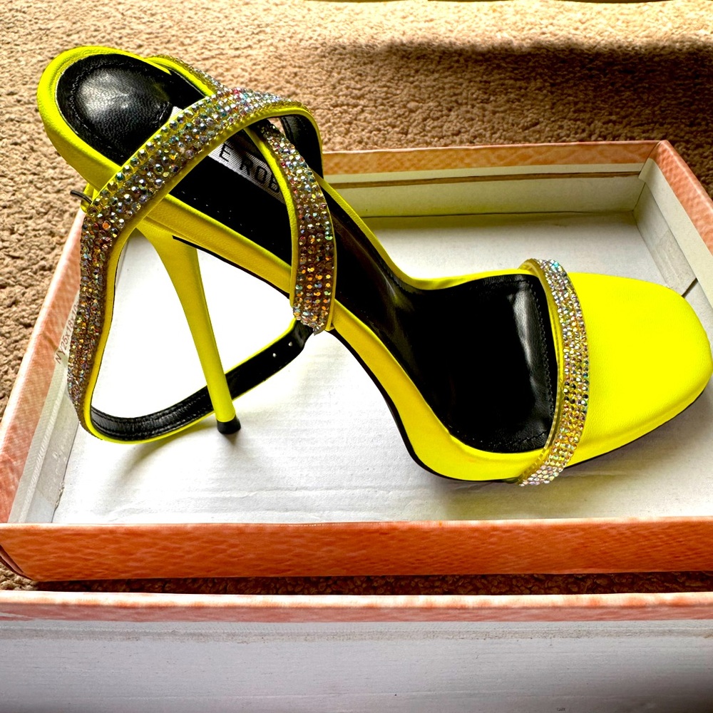 Cape Robbin Bella heels size 8
